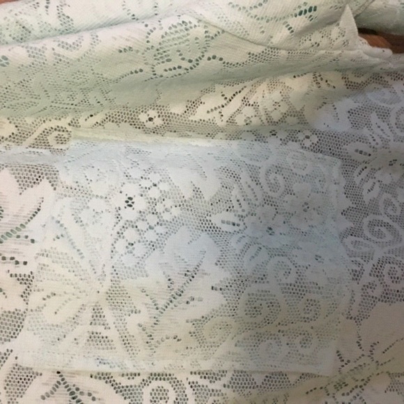 Vintage Woman’s Light Green Lace with Matching Bra - Picture 4 of 8